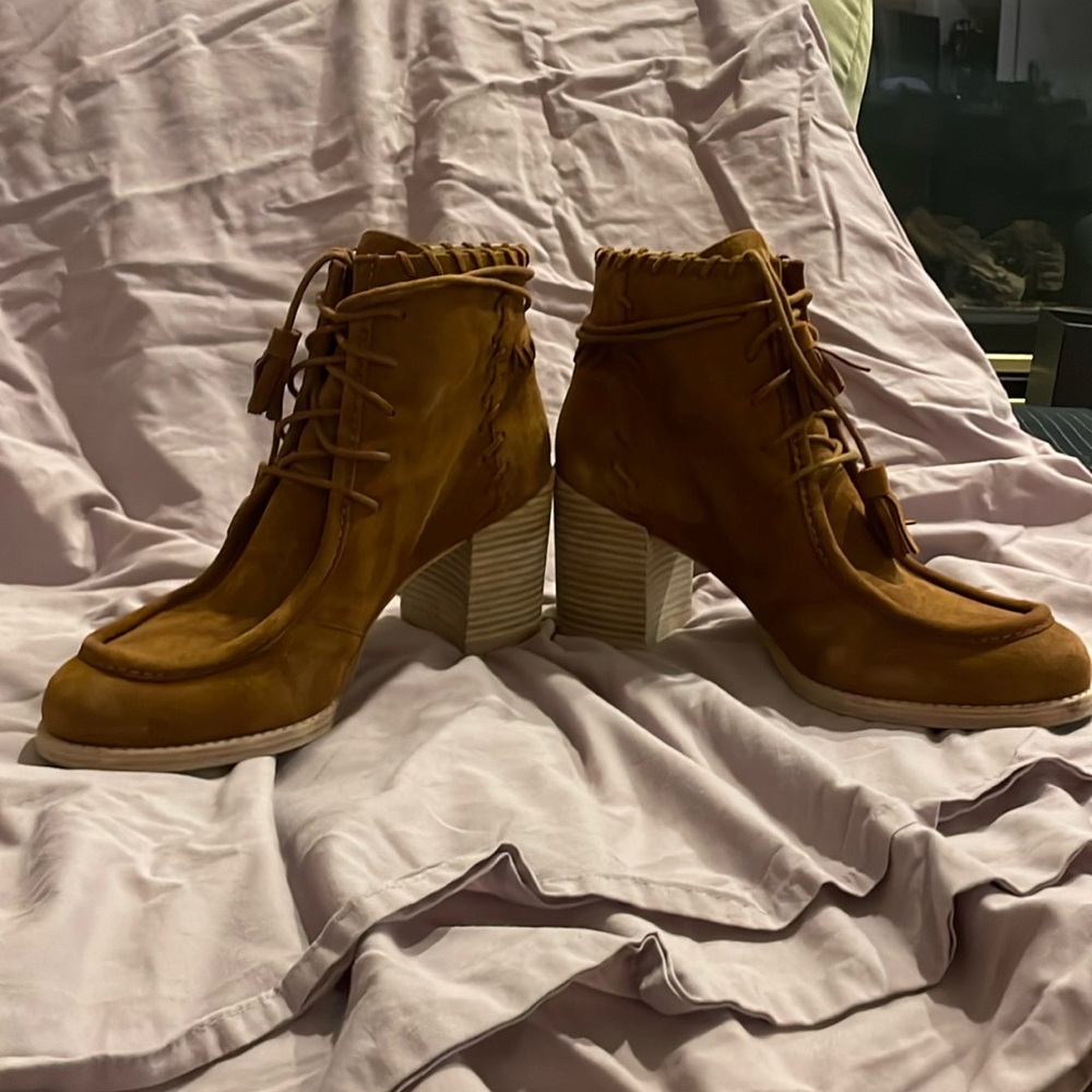 Stuart Weitzman, suede bootie, sz9.5 w